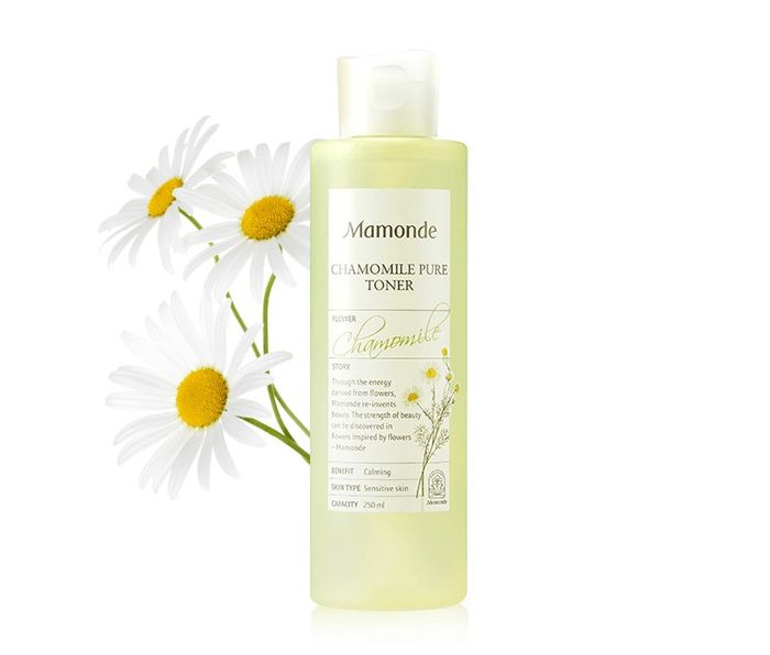 Hình ảnh thực tế sản phẩm Mamonde Chamomile Pure Toner với chất lỏng trong suốt