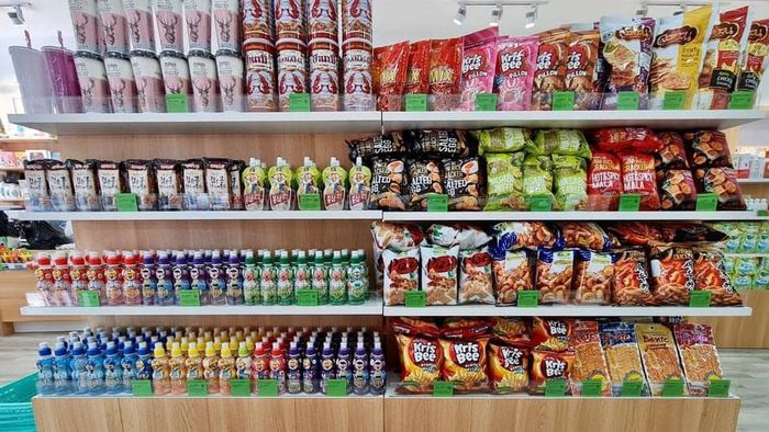 Góc trưng bày tinh tế với các sản phẩm nhập khẩu cao cấp tại Hưng An