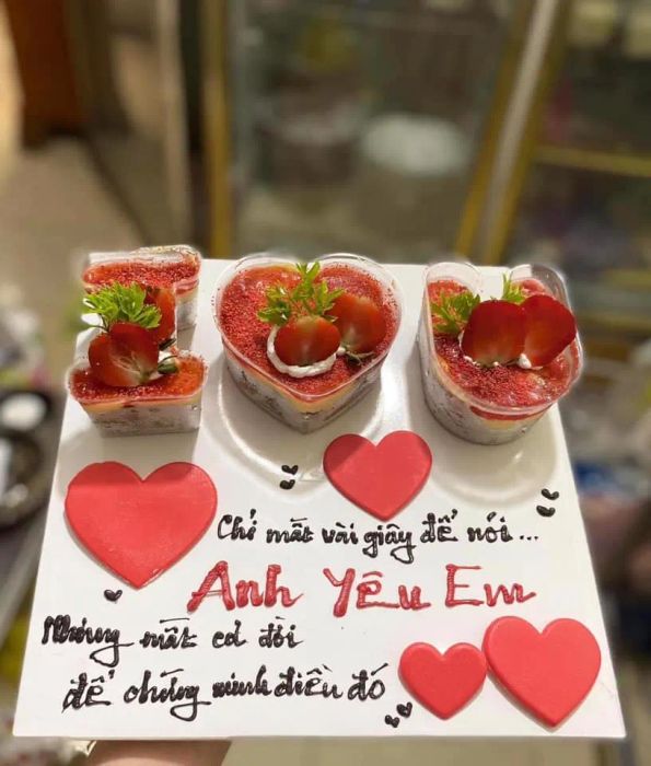 Những mẫu bánh kem độc đáo theo yêu cầu tại Tiệm Bánh Dâu Tây
