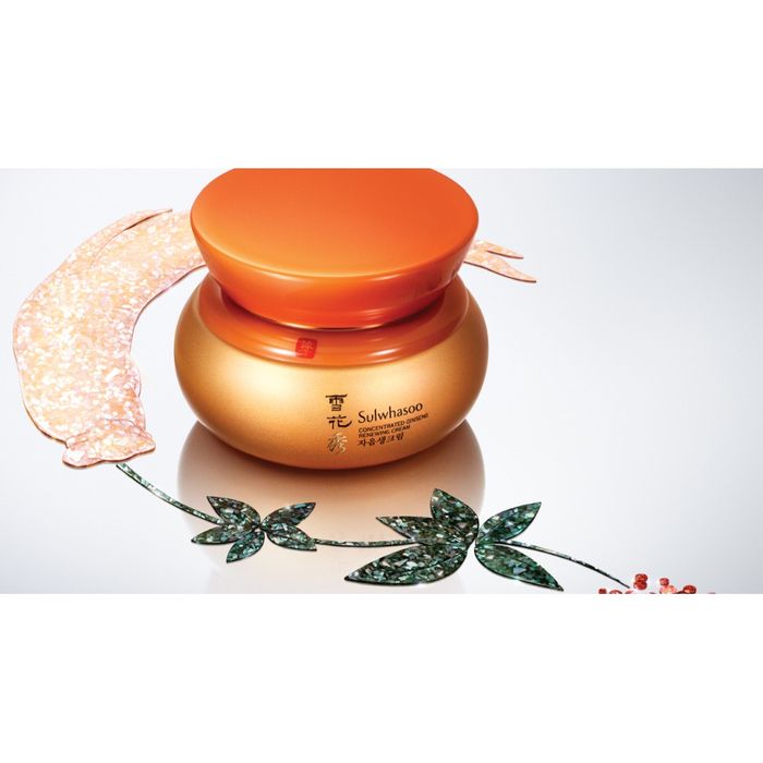 Sulwhasoo Concentrated Ginseng Renewing Cream EX Light - hình ảnh đầu tiên của tinh hoa dưỡng da từ nhân sâm quý, đánh thức làn da rạng rỡ.