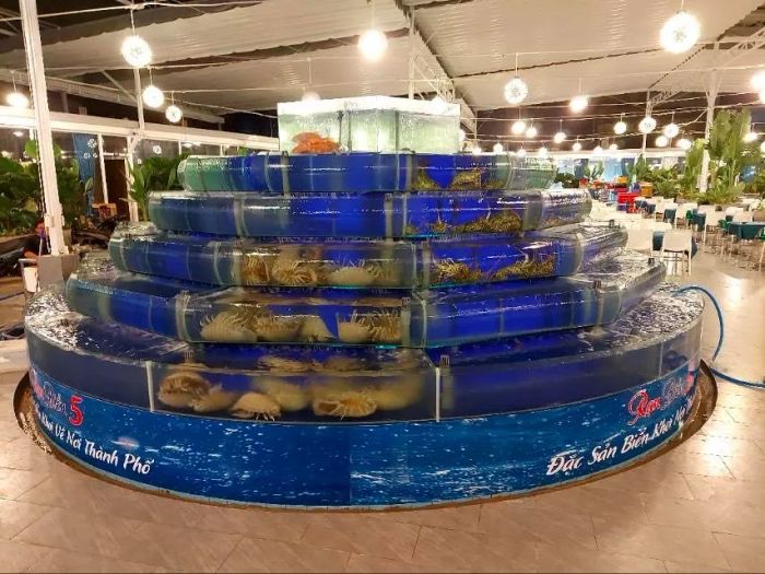 Không gian ẩm thực biển tại Rạn Biển