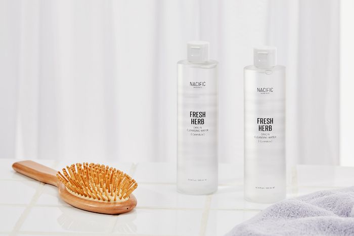 Ảnh Nước Tẩy Trang Làm Sạch, Dịu Da Chiết Xuất Hoa Cúc NACIFIC Fresh Herb Origin Cleansing Water Calendula 2