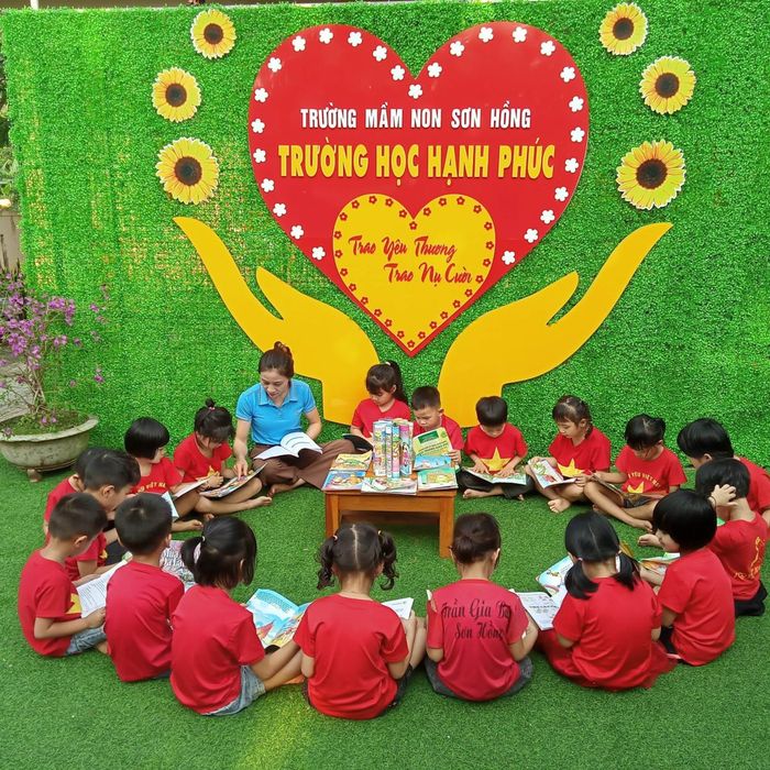 Những nụ cười trong sáng tại Trường Mầm non Sơn Hồng