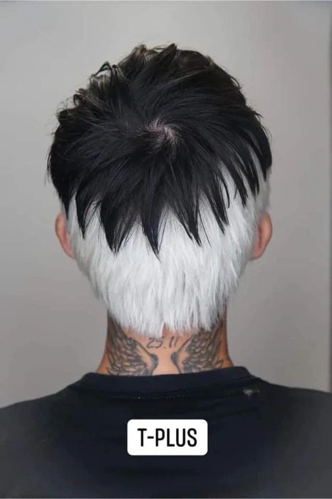 Không gian sang trọng và phục vụ chuyên nghiệp tại Barbershop Trương Tín