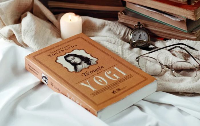 Hình ảnh đặc biệt từ 'Tự Truyện Của Một Yogi' - khoảnh khắc chân thực về hành trình tâm linh của Paramahansa Yogananda, vị đạo sư đã truyền cảm hứng cho hàng triệu người tìm về bản thể.