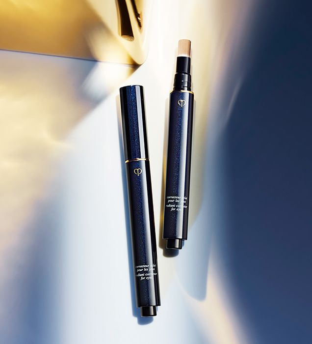 Hình ảnh thực tế bút che khuyết điểm vùng mắt Clé de Peau Beauté Radiant Corrector For Eyes phiên bản 2