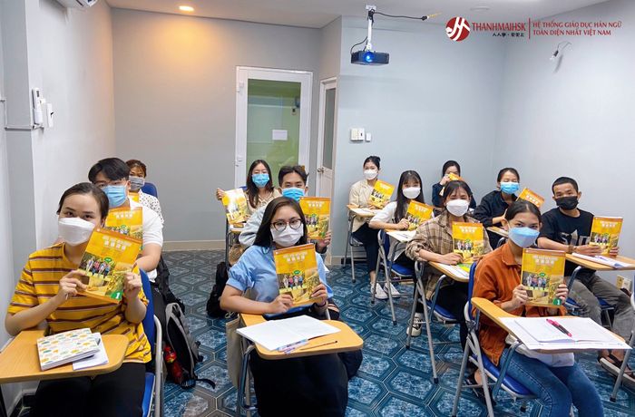 Hình ảnh sinh động lớp học tại Trung tâm Thanhmaihsk - Không gian học tập hiện đại