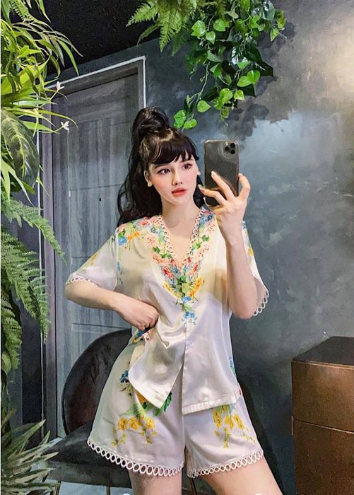 Bộ sưu tập đồ ngủ lụa La'vomee - Mềm mại như làn gió đêm hè
