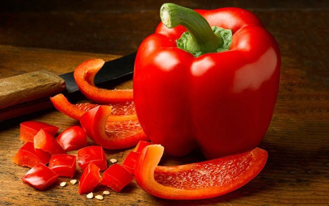 Hình ảnh rực rỡ của những trái ớt chuông đỏ thắm tươi ngon