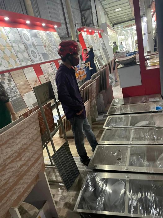 Không gian trưng bày ấn tượng tại VLXD Thu Tuyến - Diễm Kha