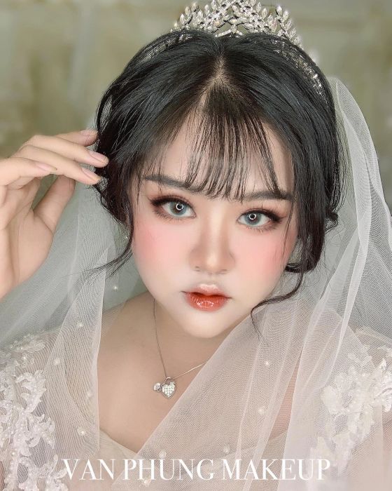 Vân Phụng Studio - Khoảnh khắc tỏa sáng qua từng nét trang điểm (Ảnh 2)