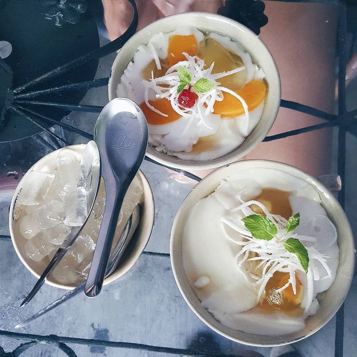 Không gian thưởng thức độc đáo tại Quán Tàu Hũ Hồng Lạc
