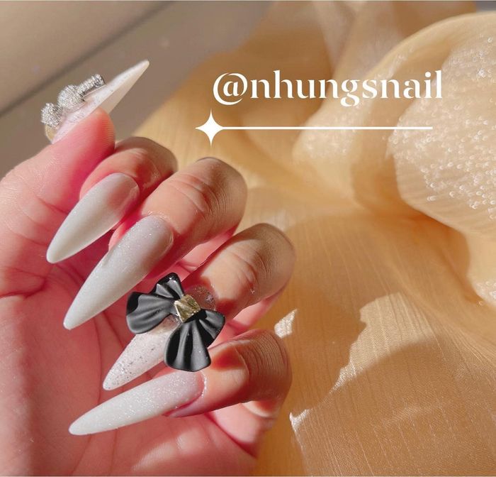 Học viên thực hành kỹ thuật nail chuyên sâu