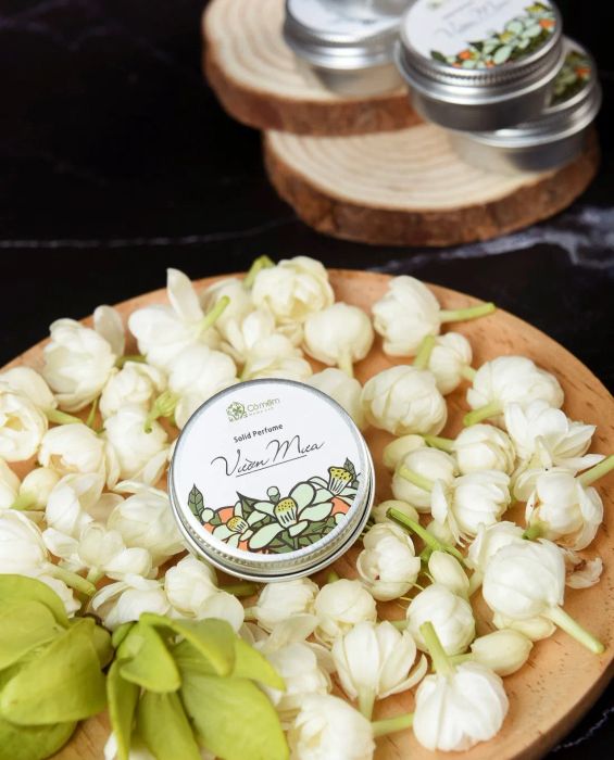 Hình ảnh tinh tế nước hoa khô VƯỜN MƯA