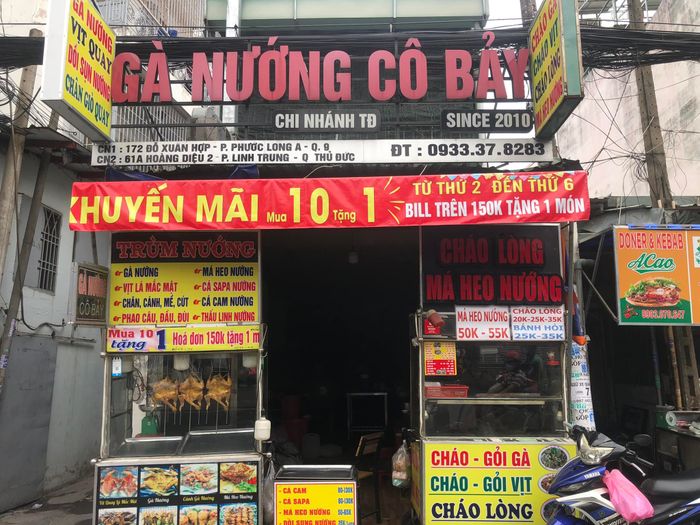 Không gian ấm cúng tại Gà Nướng Cô Bảy