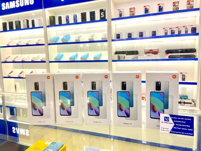 Không gian trưng bày đa dạng tại Việt Cường Mobile