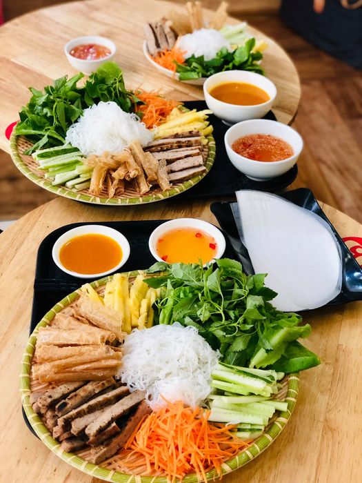 Tiệm ăn Bami - Góc ảnh đầy màu sắc với những món ăn vặt bắt mắt