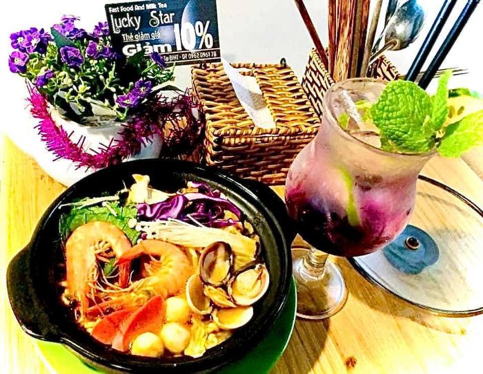 Ảnh 3 - Góc quán xinh xắn với view đẹp tại Lucky Star