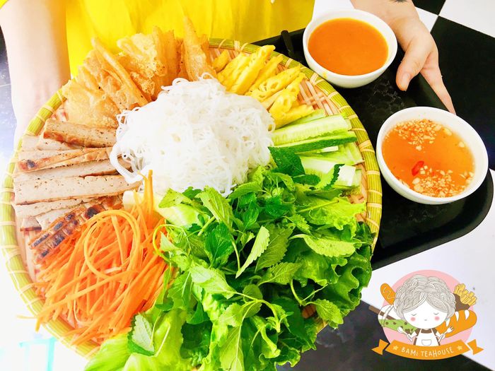 Tiệm ăn Bami - Không gian ấm cúng với những món ngon bày biện hấp dẫn