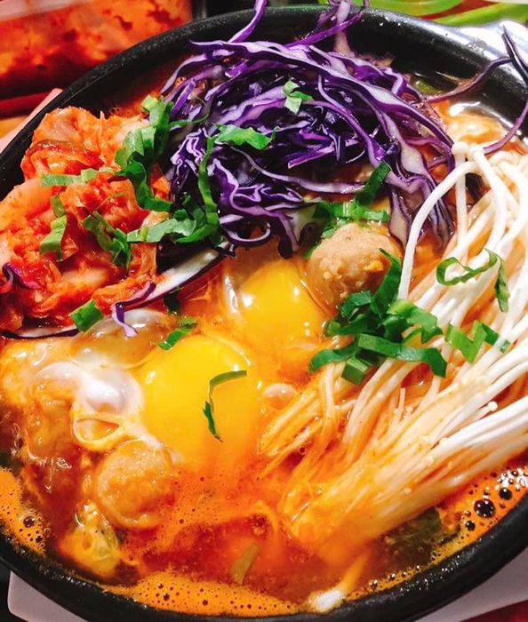 Ảnh 2 - Tô mì cay kim chi hải sản đầy ắp nguyên liệu tại Ăn Vặt LEO