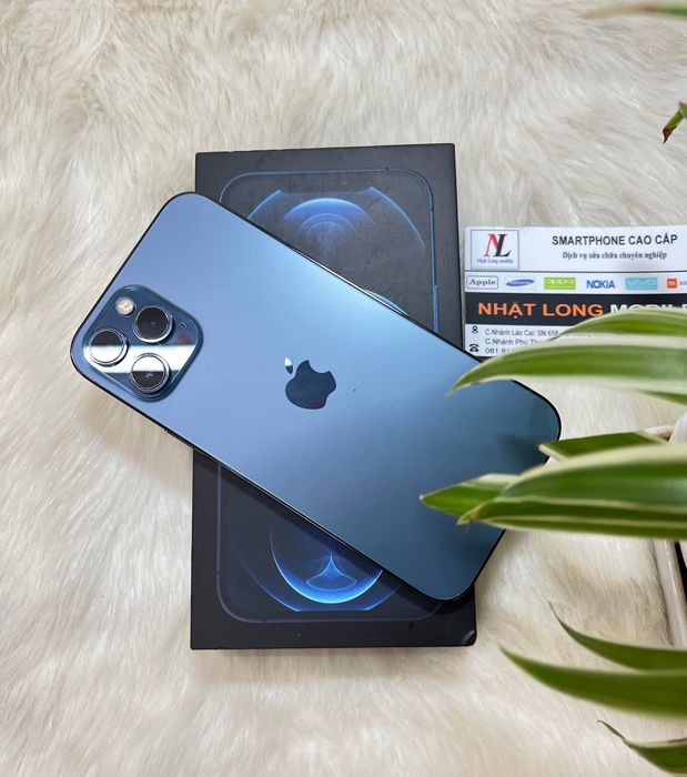 Không gian trưng bày hiện đại tại Nhật Long Mobile