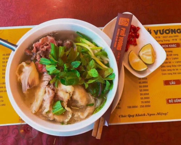 Hình ảnh tô phở thơm ngon tại Phở Vương