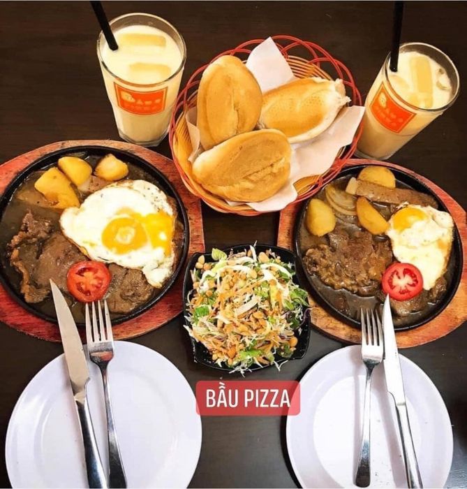 Bầu Pizza Hòa Bình - Góc ảnh đầy nghệ thuật với những chiếc pizza vàng ươm