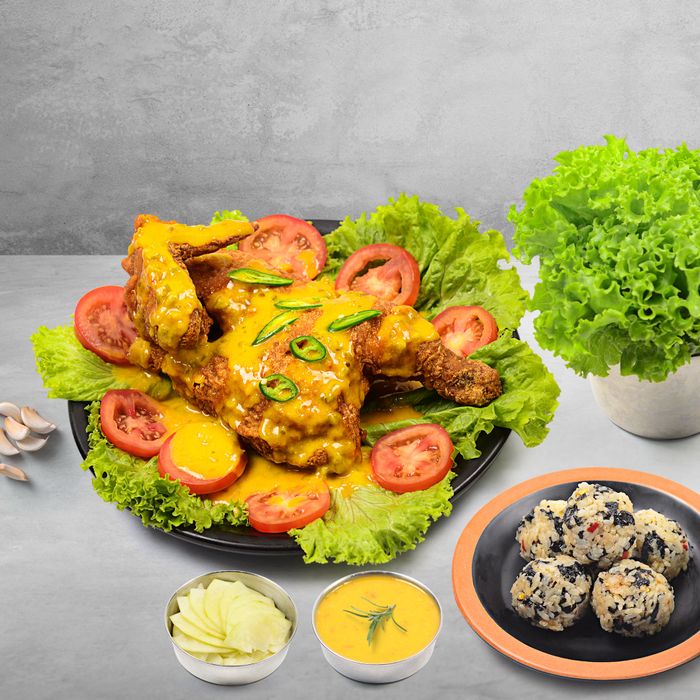 Hình ảnh những miếng gà vàng ươm tại Chicken Plus