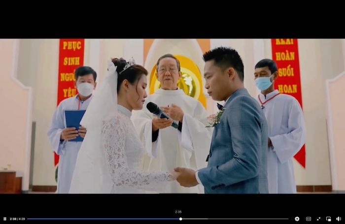 Khoảnh khắc lễ cưới nhà thờ đầy cảm xúc qua ống kính Phiêu Studio