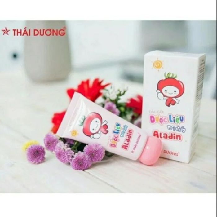 Dầu gội Aladin phiên bản nâng cao - Công thức đặc biệt giúp loại bỏ chấy triệt để, mang lại mái tóc sạch khỏe.