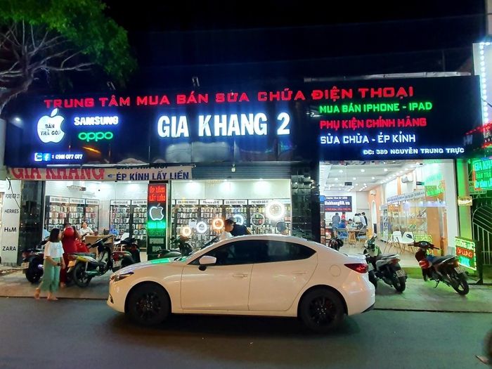 Không gian trưng bày iPhone sang trọng tại GiaKhang Mobile