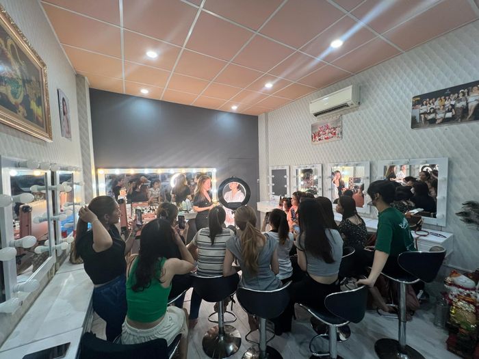 Tâm Hồ Makeup Academy ảnh 1