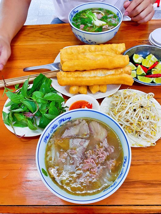 Phở Hải Phòng - Hương vị đặc trưng, phở bò tươi ngon với nước dùng thanh ngọt, hòa quyện hoàn hảo