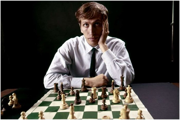 Robert “Bobby” James Fischer bắt đầu sự nghiệp cờ vua khi mới 14 tuổi, một bước ngoặt lớn trong lịch sử cờ vua thế giới.