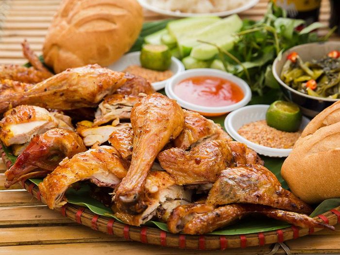 Không gian ấm cúng tại Gà Nướng Cái Bang