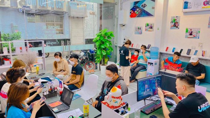 Hình ảnh showroom IPHONE 96