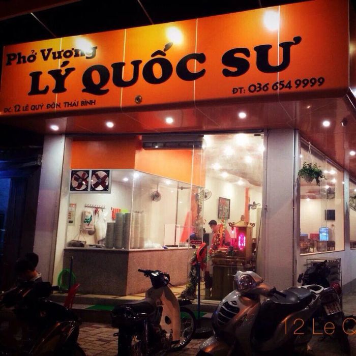 Không gian ấm cúng tại Phở Vương