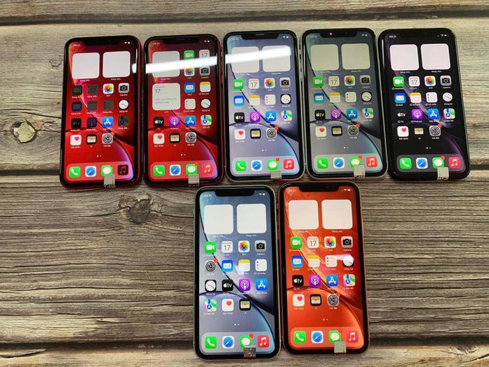 Không gian trưng bày sản phẩm hiện đại tại Đức Anh Mobile