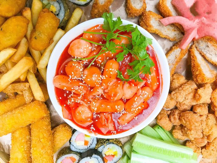 Péo Food - Không gian ấm cúng với những món ăn bày biện hấp dẫn