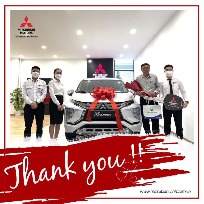 Góc nhìn thứ 2 tại Mitsubishi Vinh, phô diễn nét hiện đại và chuyên nghiệp trong không gian showroom.