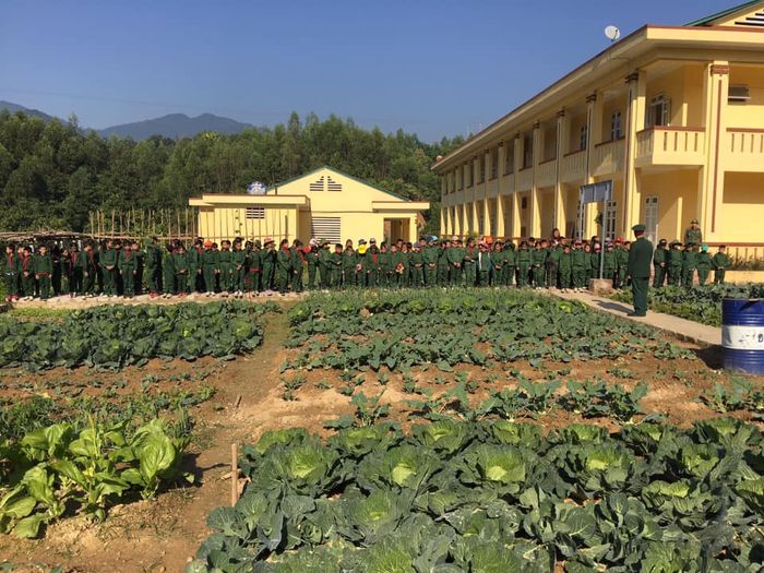 Hoạt động tham quan quân đội của Trường Tiểu Học Dương Quang - Hình Ảnh 2