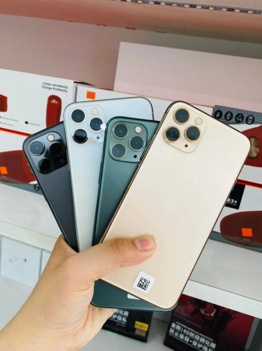 Hình ảnh Anh Tuấn Iphone – Không gian công nghệ hiện đại