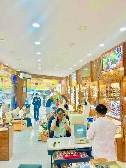 Không gian hiện đại tại Mắt Kính Dr. Minh Tây - Nơi chất lượng gặp tinh tế