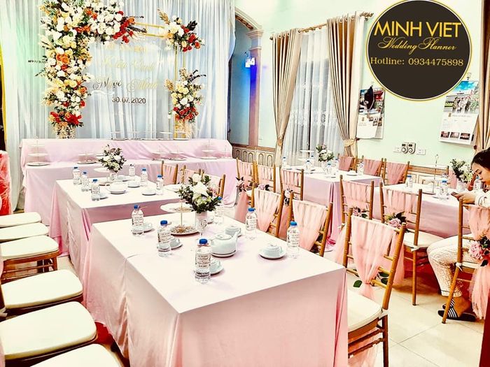 Không gian tiệc cưới sang trọng được thiết kế bởi Minh Viet Wedding Planner