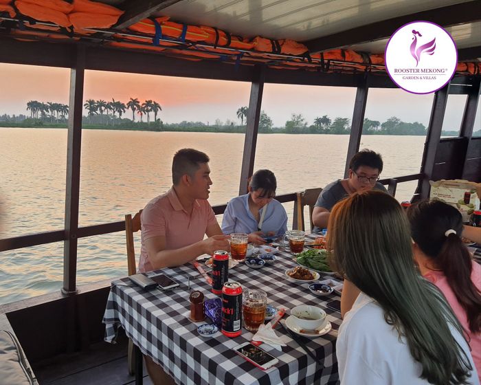 Rooster Mekong - Hoàng hôn vàng trên cánh đồng hoa kiểng - Ảnh 3