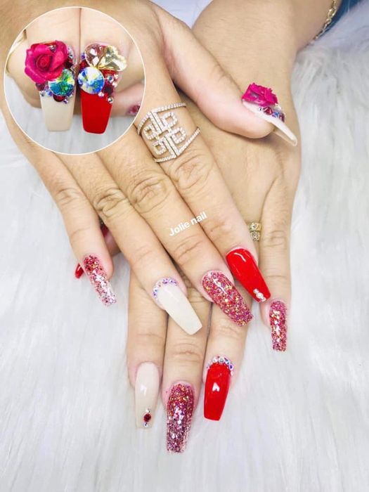 JOLIE NAIL mang đến những bộ móng đẳng cấp, chất lượng cao với sự sáng tạo vô tận, luôn cập nhật xu hướng và đem lại vẻ đẹp hoàn hảo cho mỗi khách hàng.