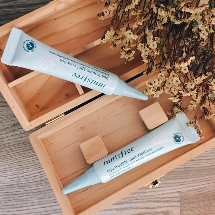 Hình ảnh minh họa hiệu quả trị mụn của Innisfree Bija Trouble Cream