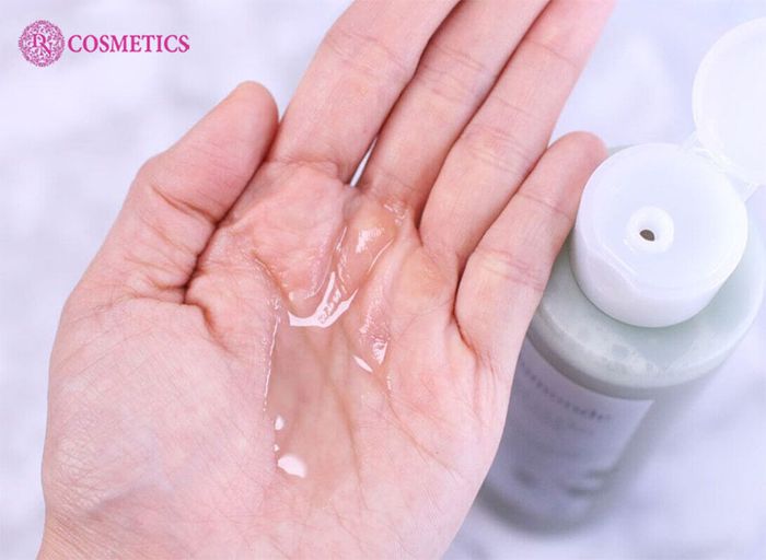 Mamonde Pore Clean Toner - Minh họa bao bì và kết cấu sản phẩm