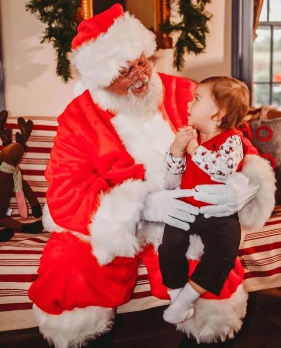Hình ảnh minh họa lời chúc Giáng Sinh ý nghĩa số 4 từ Ông già Noel