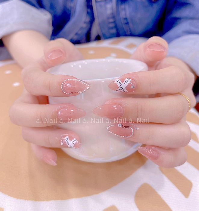 À . Nail ảnh 1
